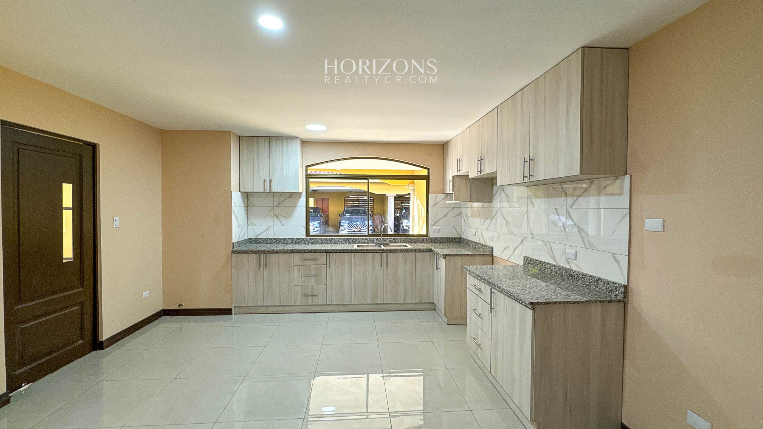 Se Vende Casa en Guayabos Curridabat 3 Habitaciones + C. Servicio en Condominio nja1196