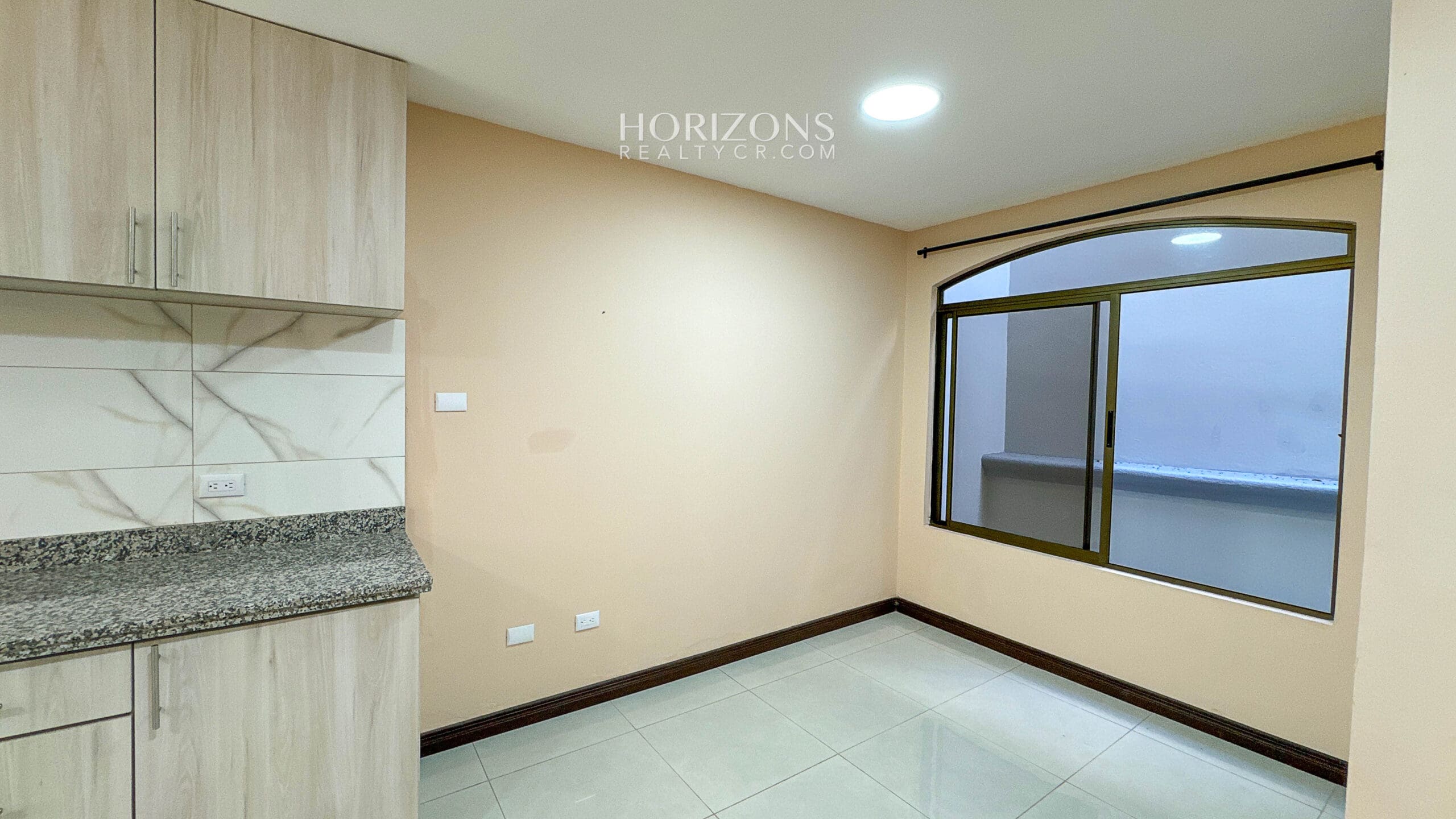 Se Vende Casa en Guayabos Curridabat 3 Habitaciones + C. Servicio en Condominio nja1196