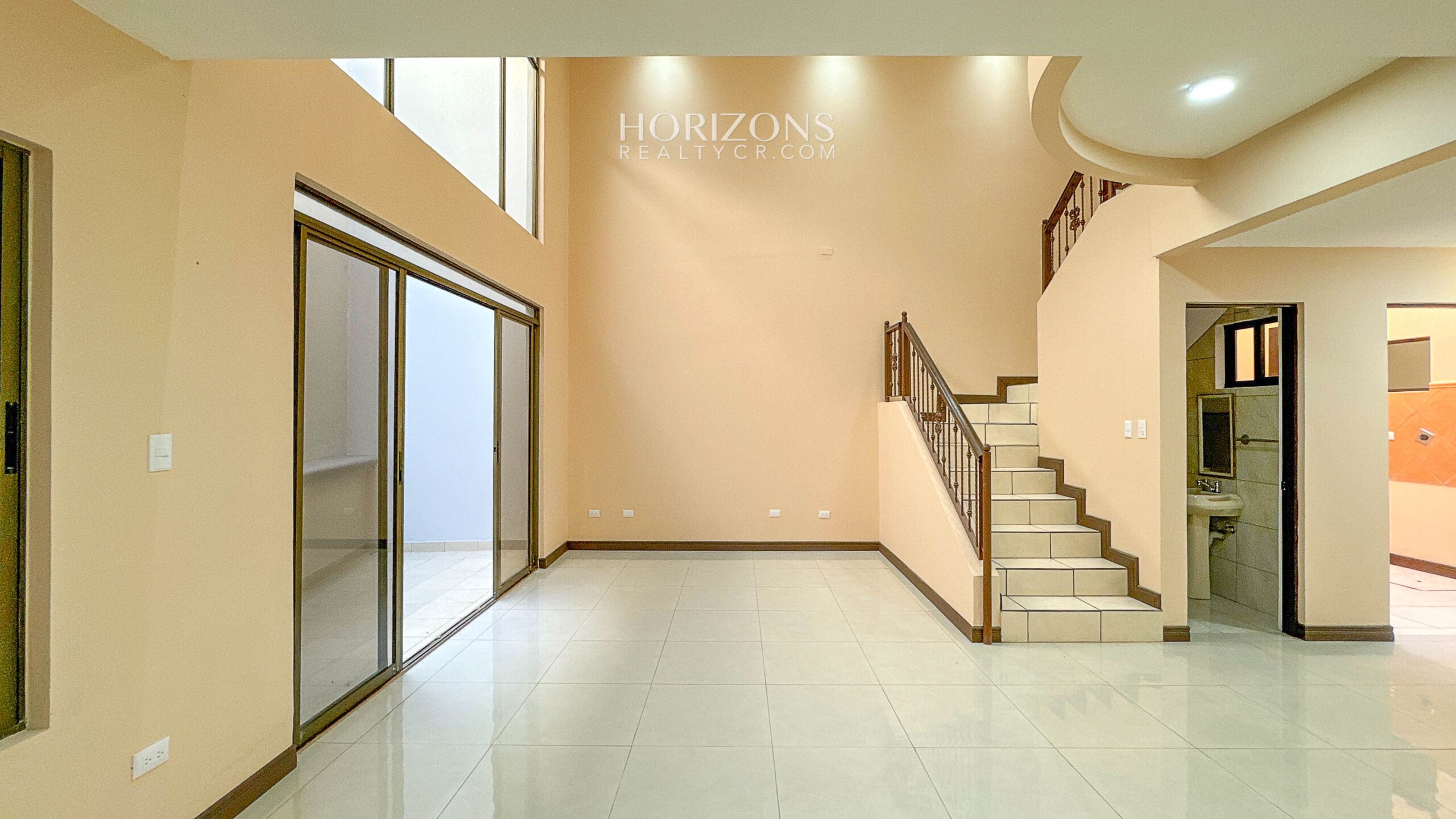 Se Vende Casa en Guayabos Curridabat 3 Habitaciones + C. Servicio en Condominio nja1196