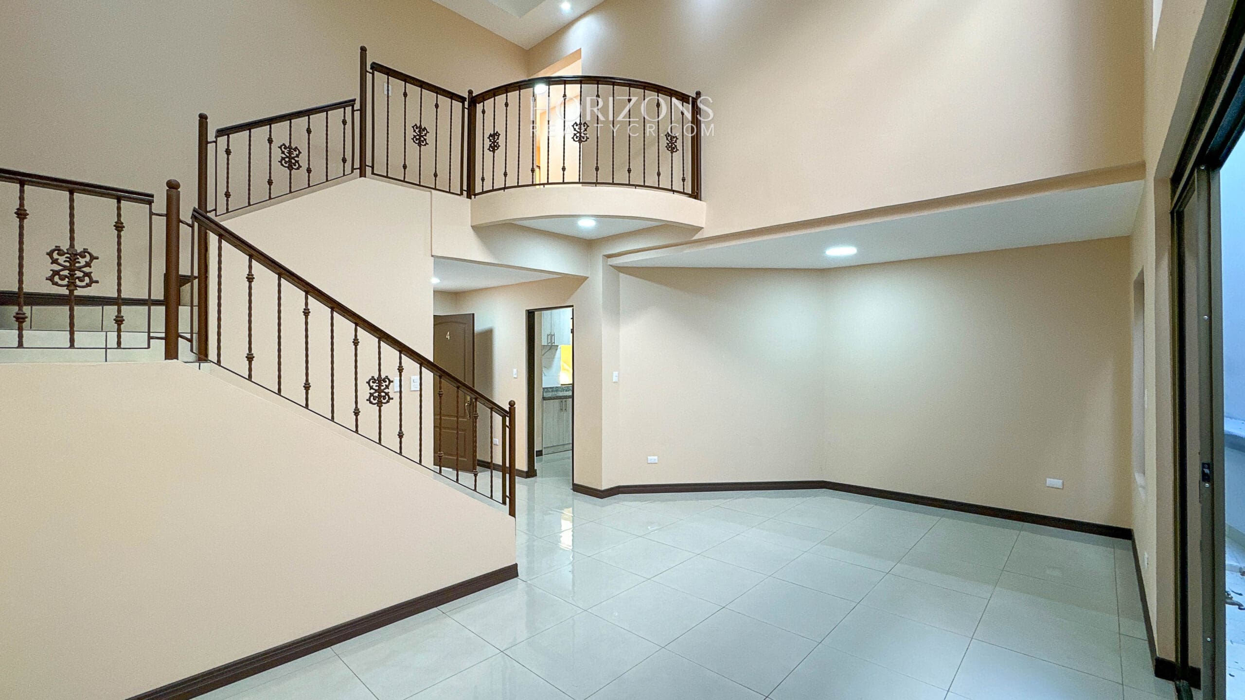Se Vende Casa en Guayabos Curridabat 3 Habitaciones + C. Servicio en Condominio nja1196