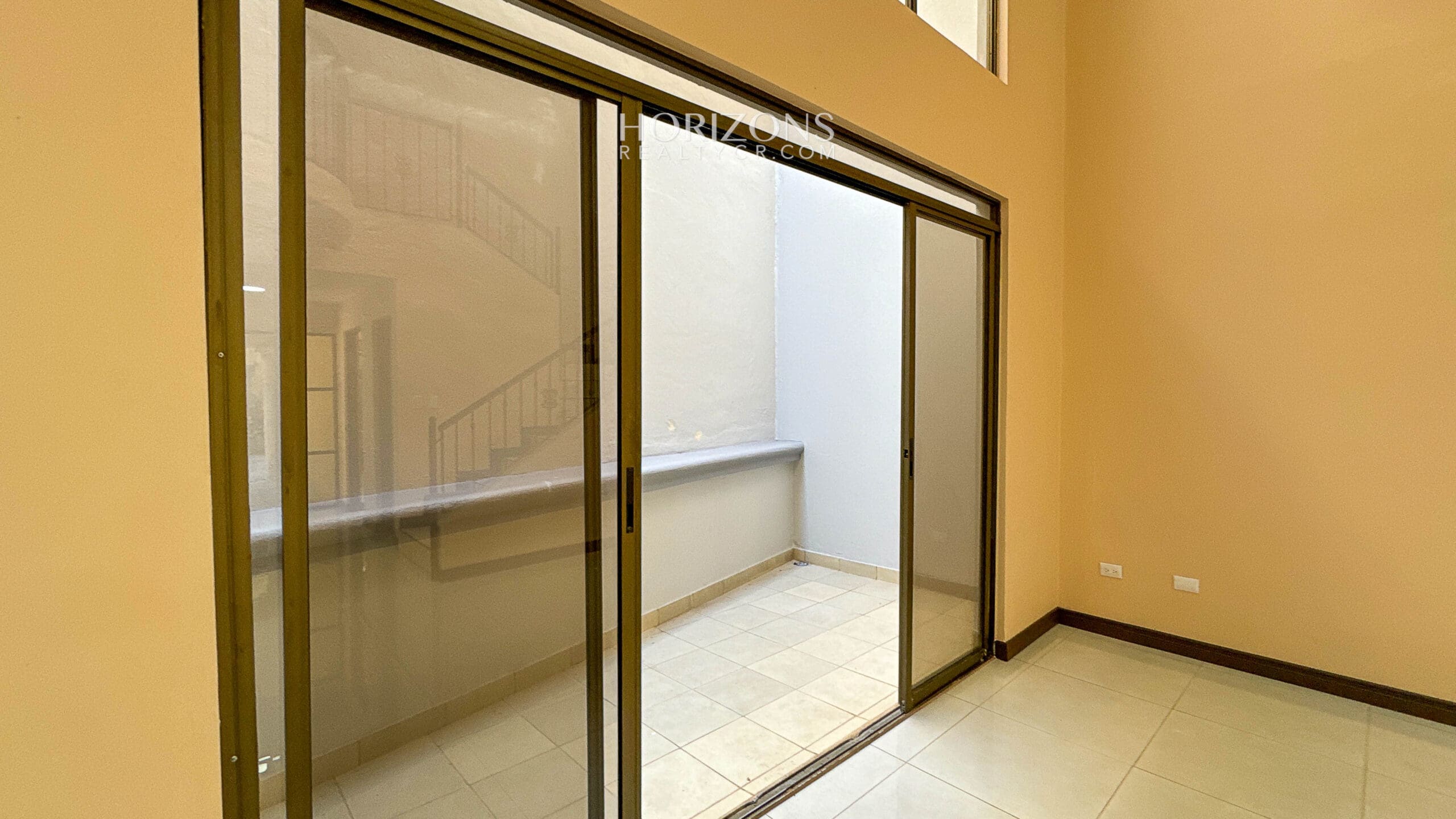 Se Vende Casa en Guayabos Curridabat 3 Habitaciones + C. Servicio en Condominio nja1196