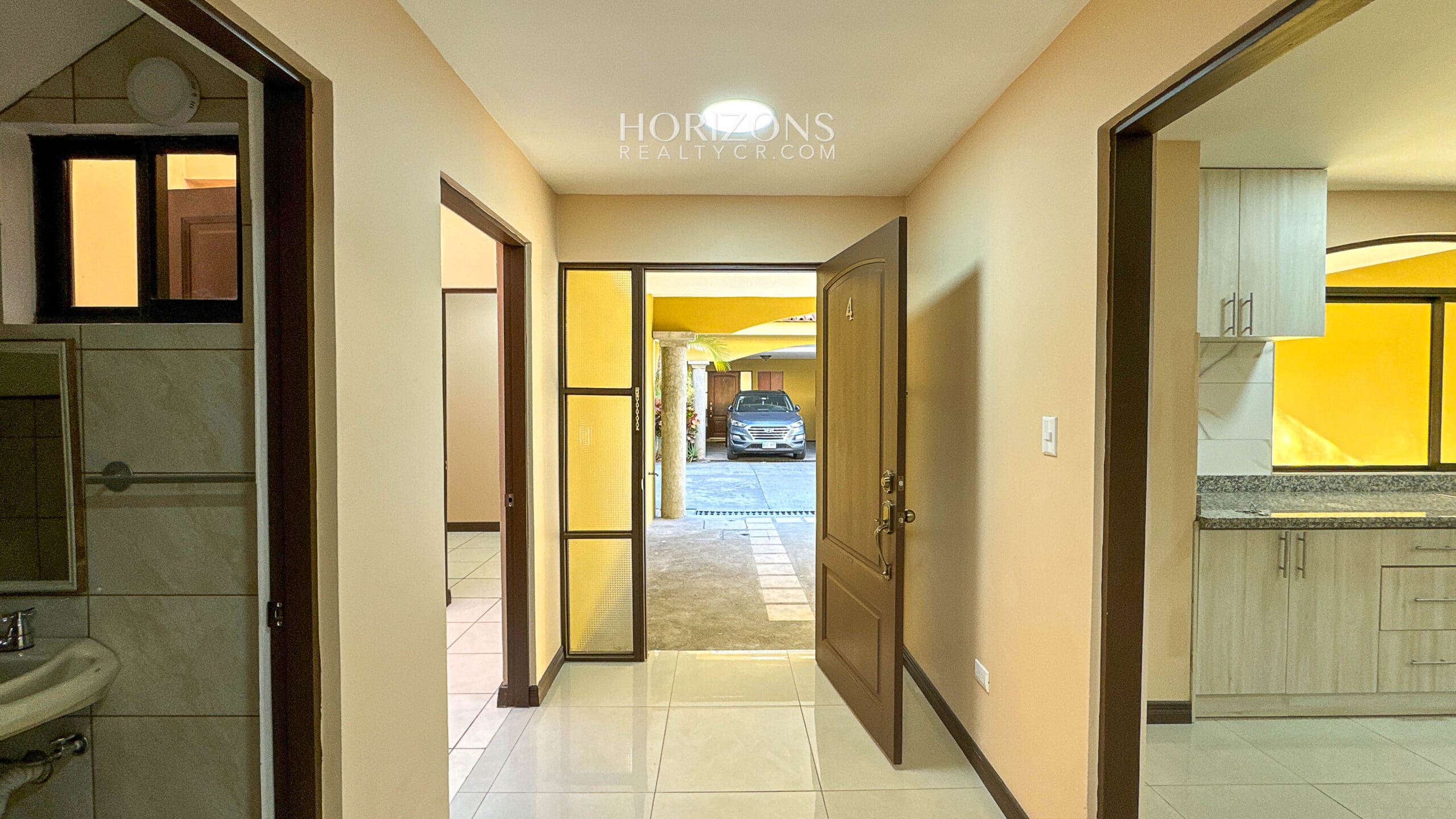 Se Vende Casa en Guayabos Curridabat 3 Habitaciones + C. Servicio en Condominio nja1196