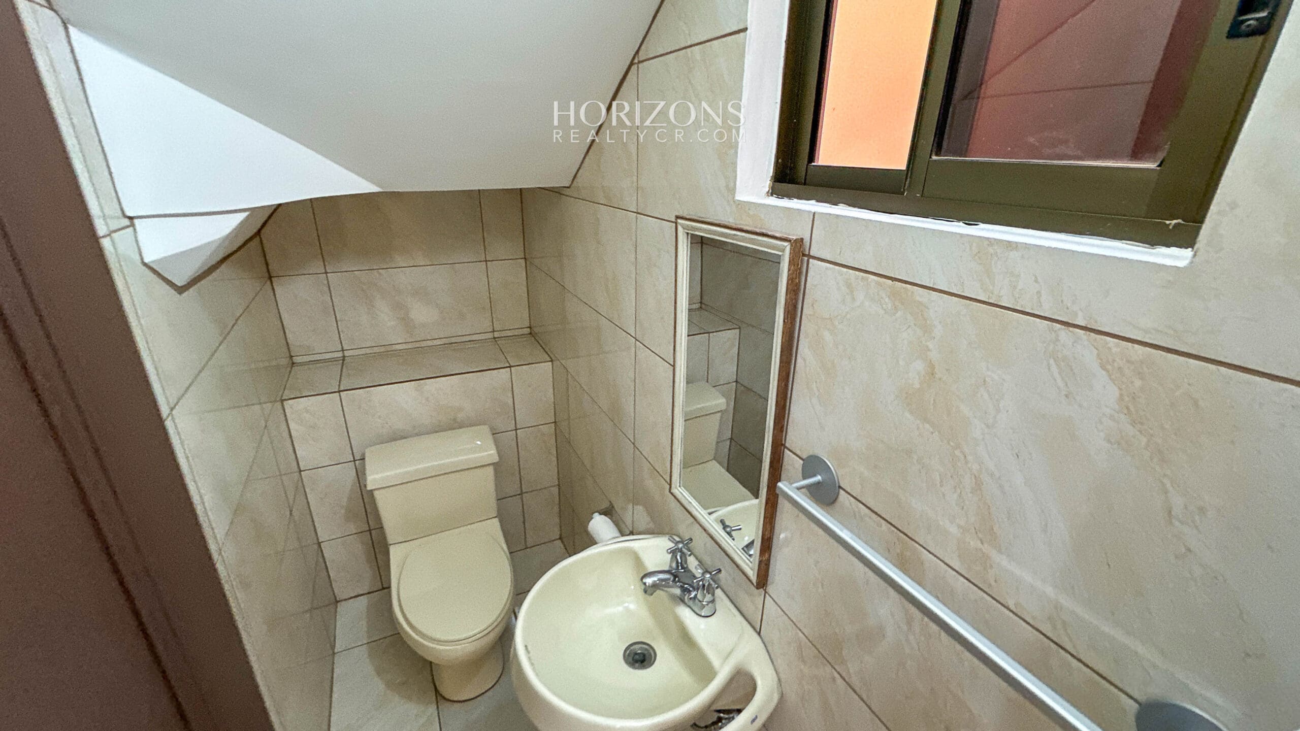 Se Vende Casa en Guayabos Curridabat 3 Habitaciones + C. Servicio en Condominio nja1196
