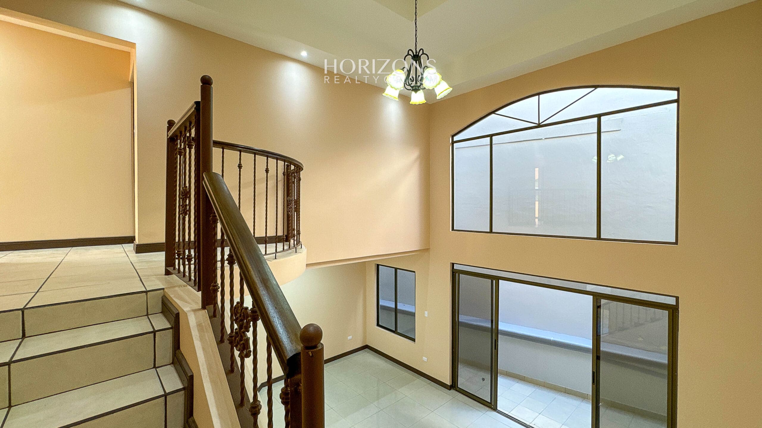 Se Vende Casa en Guayabos Curridabat 3 Habitaciones + C. Servicio en Condominio nja1196