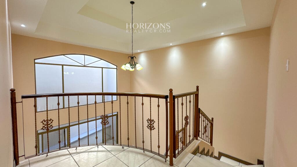 Se Vende Casa en Guayabos Curridabat 3 Habitaciones + C. Servicio en Condominio nja1196
