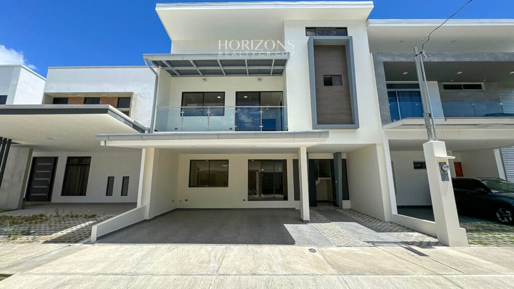Amplia Casa Nueva En Condominio Distrito San Juan 249M2 Nja1202