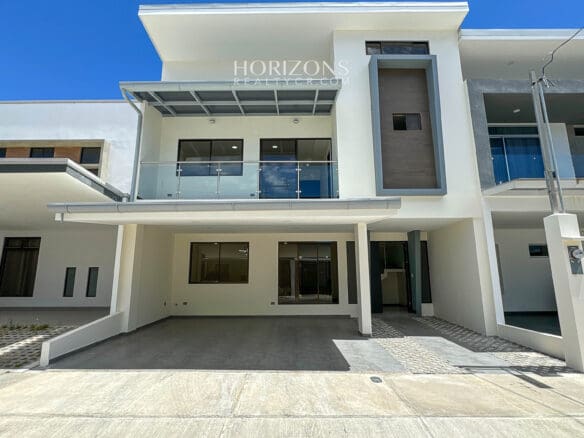 Amplia Casa Nueva En Condominio Distrito San Juan 249M2 Nja1202
