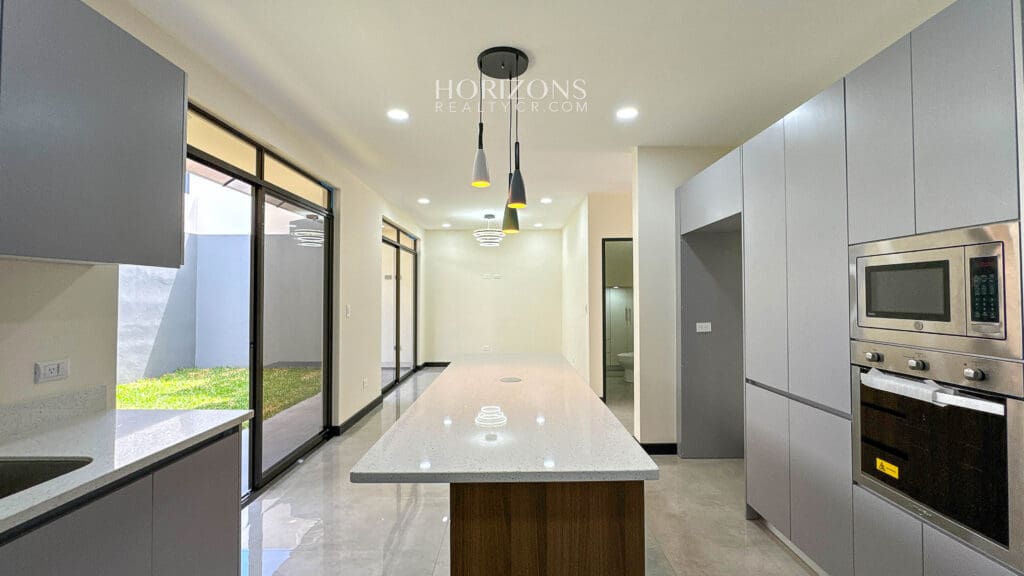 Amplia Casa Nueva en Condominio Distrito San Juan 249m2 nja1202