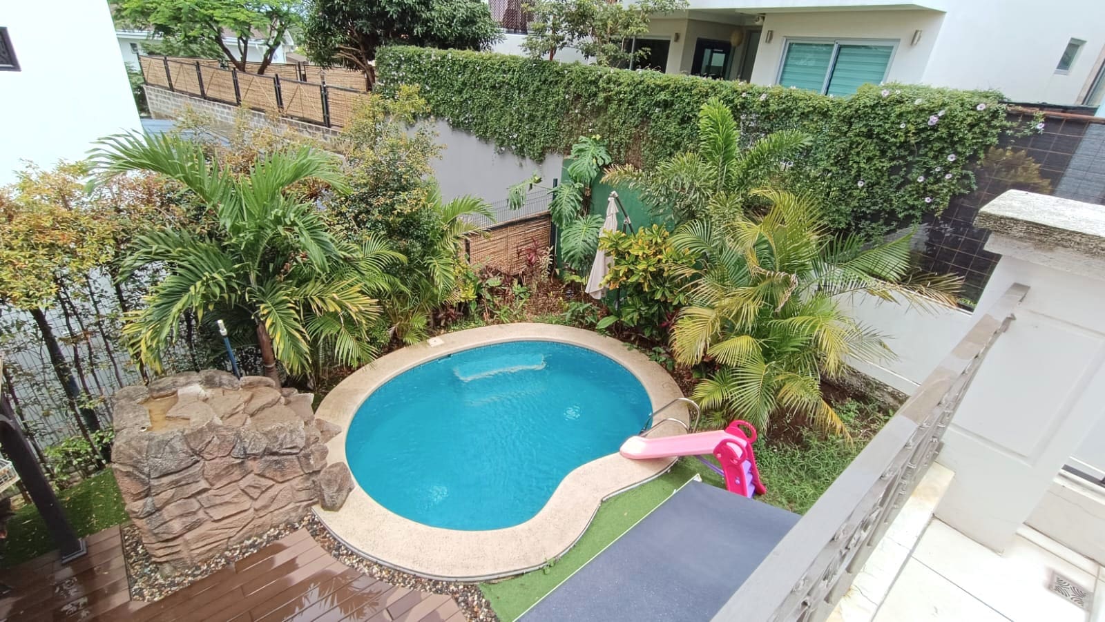 Venta Casa en Condominio Francosta Barreal Heredia 3 Habitaciones y Piscina NJR71