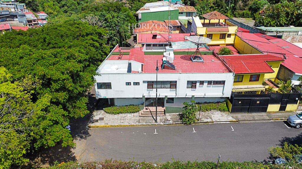 Amplio Edificio Con 14 Oficinas Y Apartamento En Venta Cerca Del Hospital Calderón Guardia Hrc27