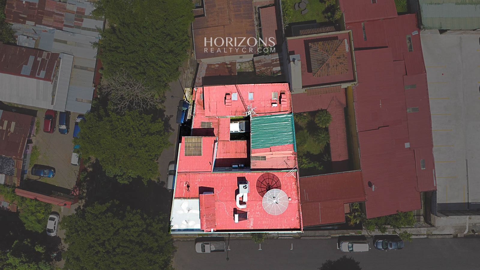 Amplio edificio con 14 oficinas y apartamento en venta cerca del Hospital Calderón Guardia hrc27