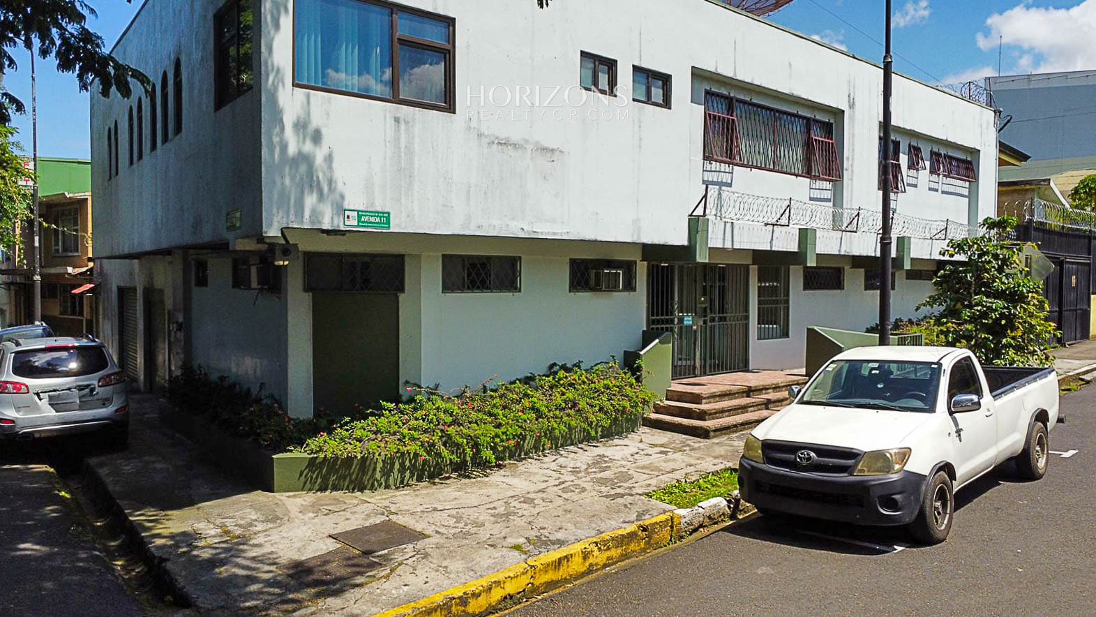 Amplio edificio con 14 oficinas y apartamento en venta cerca del Hospital Calderón Guardia hrc27