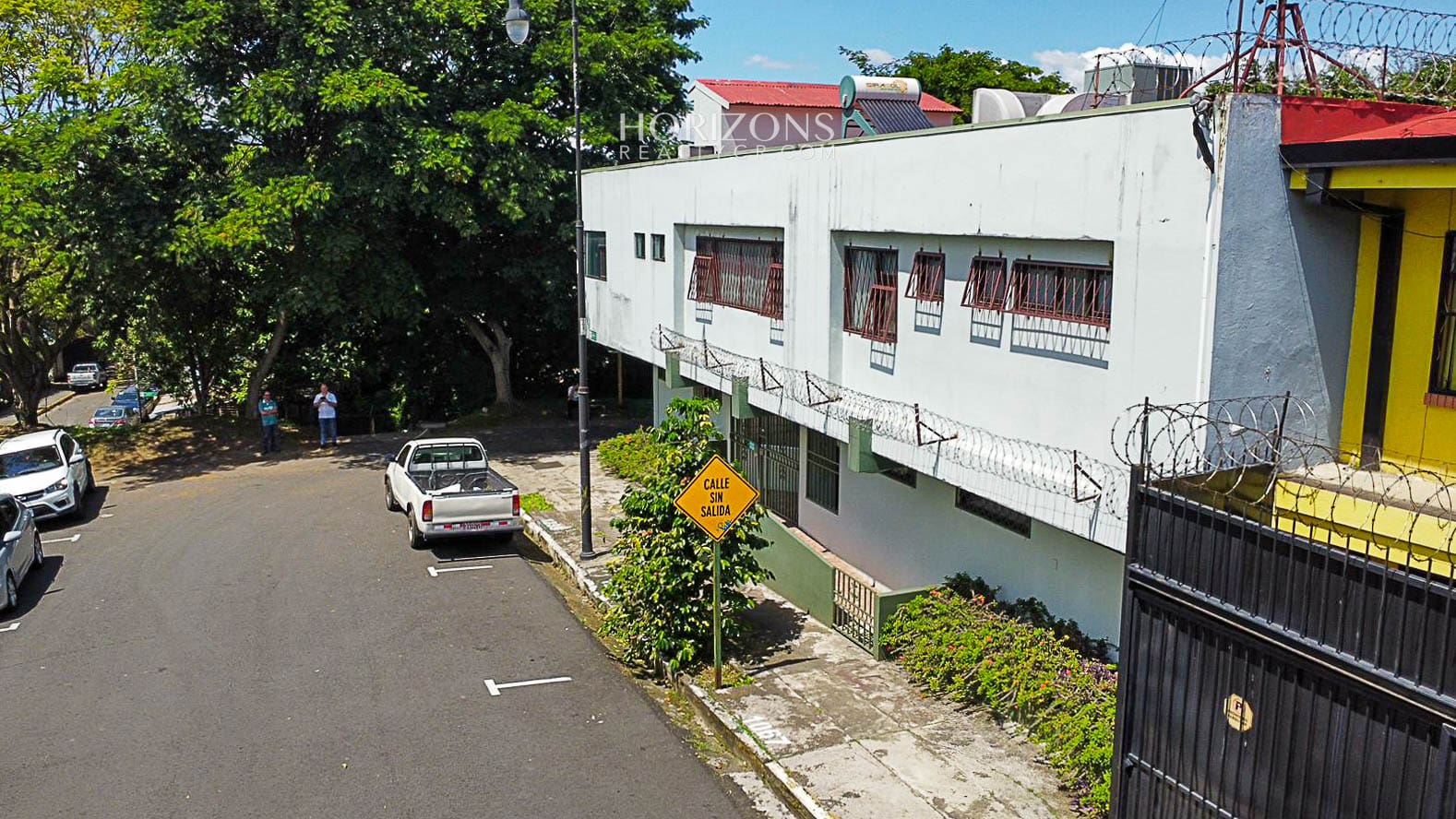 Amplio edificio con 14 oficinas y apartamento en venta cerca del Hospital Calderón Guardia hrc27