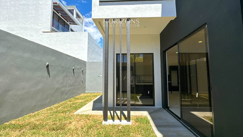 Casa Nueva 3 Habitaciones dos Masters Acabados de Lujo Condominio Distrito San Juan nja1201