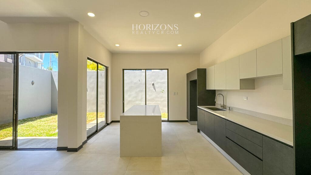 Casa Nueva 3 Habitaciones dos Masters Acabados de Lujo Condominio Distrito San Juan nja1201