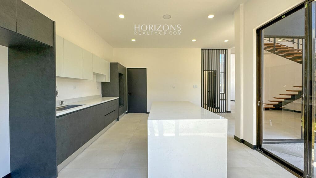 Casa Nueva 3 Habitaciones dos Masters Acabados de Lujo Condominio Distrito San Juan nja1201