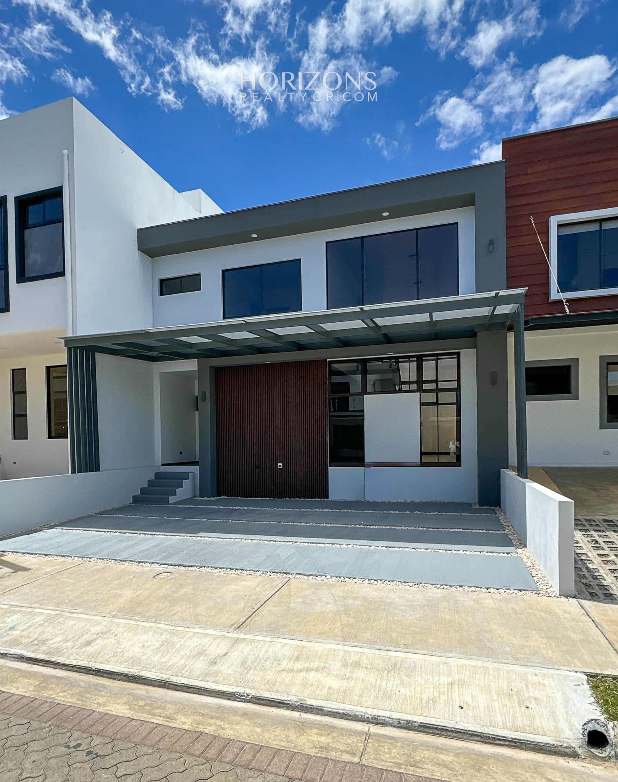 Estrene Casa 3 Habitaciones Una en Planta Baja En Distrito San Juan Techos Doble Altura nja1203