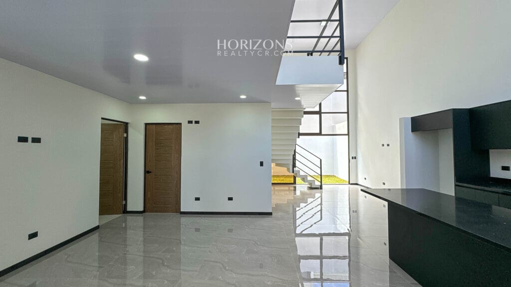 Estrene Casa 3 Habitaciones Una en Planta Baja En Distrito San Juan Techos Doble Altura nja1203