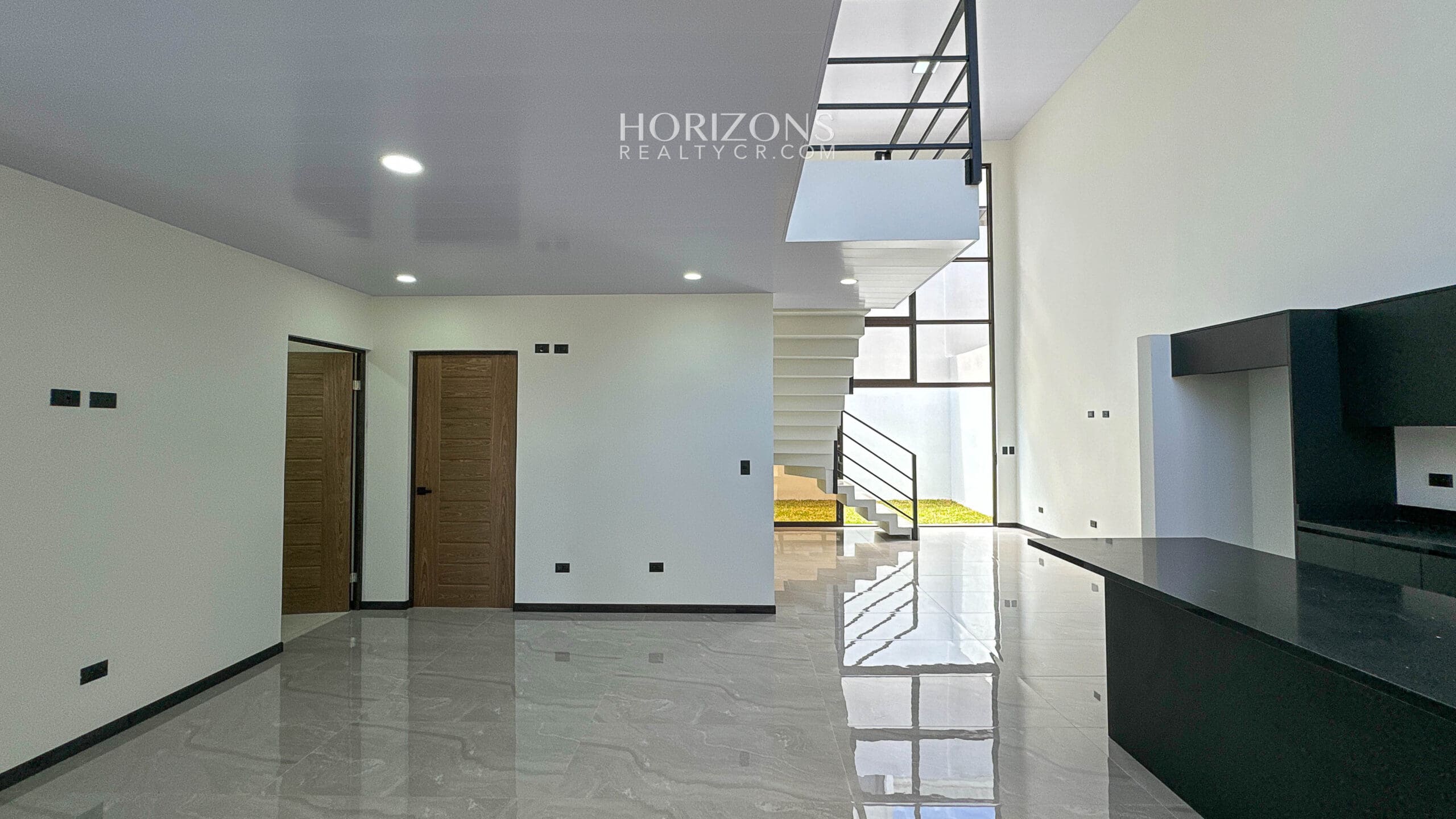 Estrene Casa 3 Habitaciones Una en Planta Baja En Distrito San Juan Techos Doble Altura nja1203