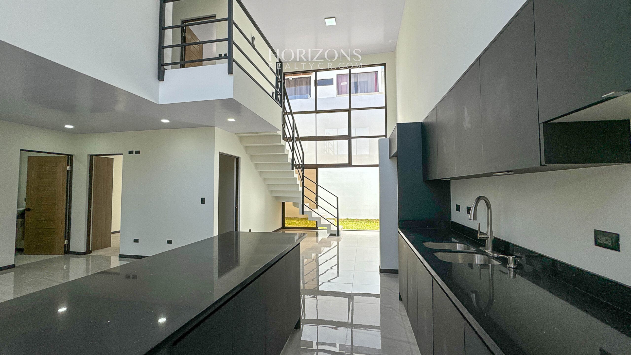 Estrene Casa 3 Habitaciones Una en Planta Baja En Distrito San Juan Techos Doble Altura nja1203