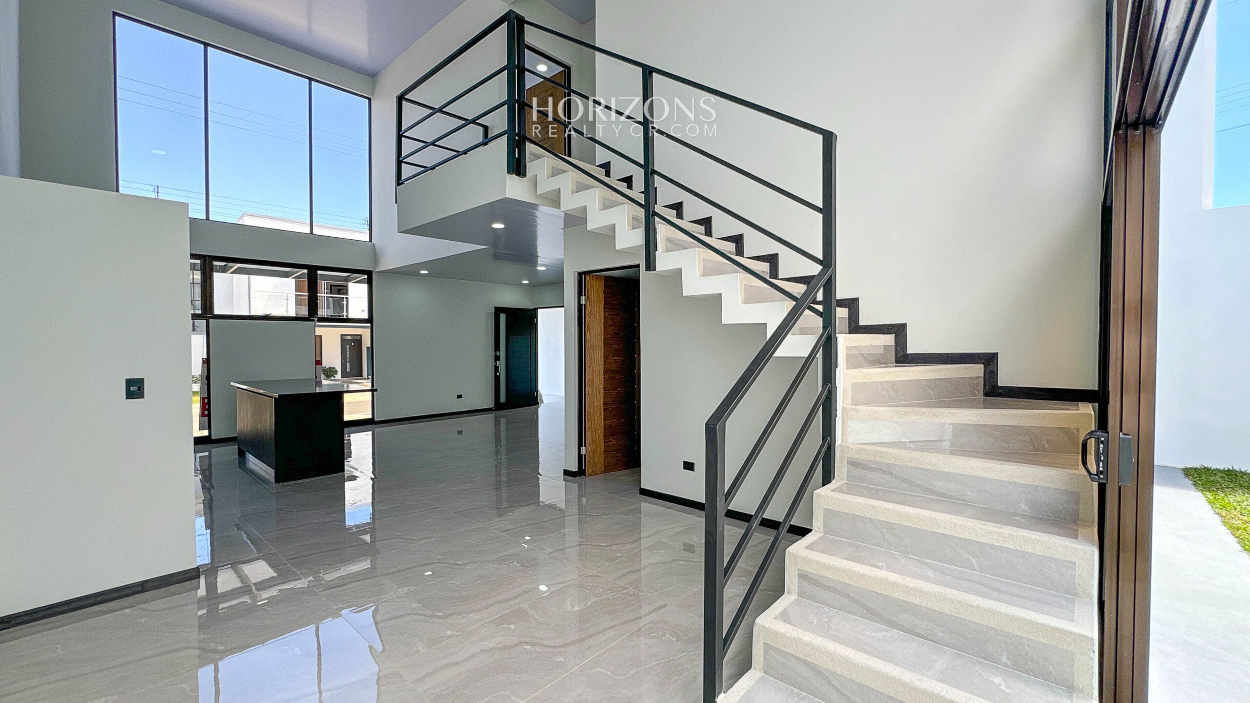 Estrene Casa 3 Habitaciones Una en Planta Baja En Distrito San Juan Techos Doble Altura nja1203
