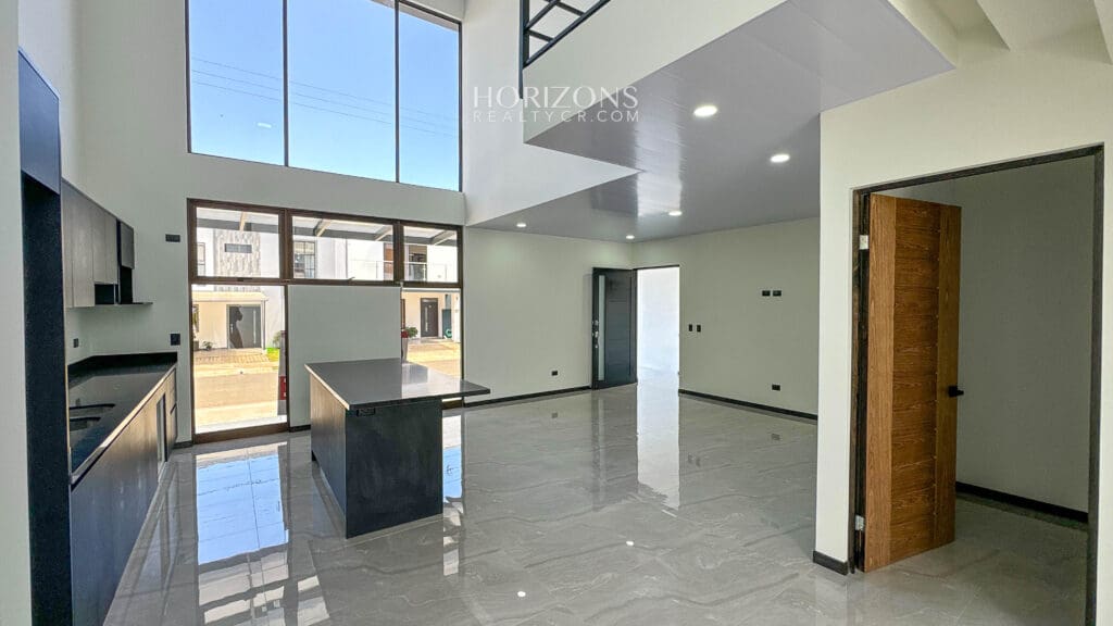 Estrene Casa 3 Habitaciones Una En Planta Baja En Distrito San Juan Techos Doble Altura Nja1203