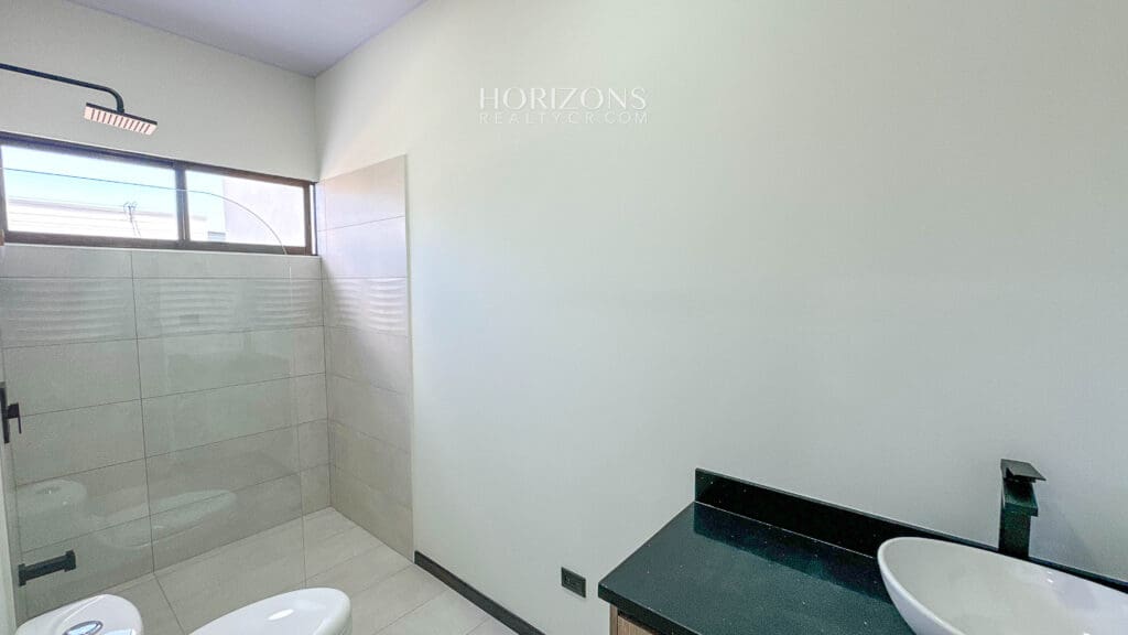 Estrene Casa 3 Habitaciones Una en Planta Baja En Distrito San Juan Techos Doble Altura nja1203