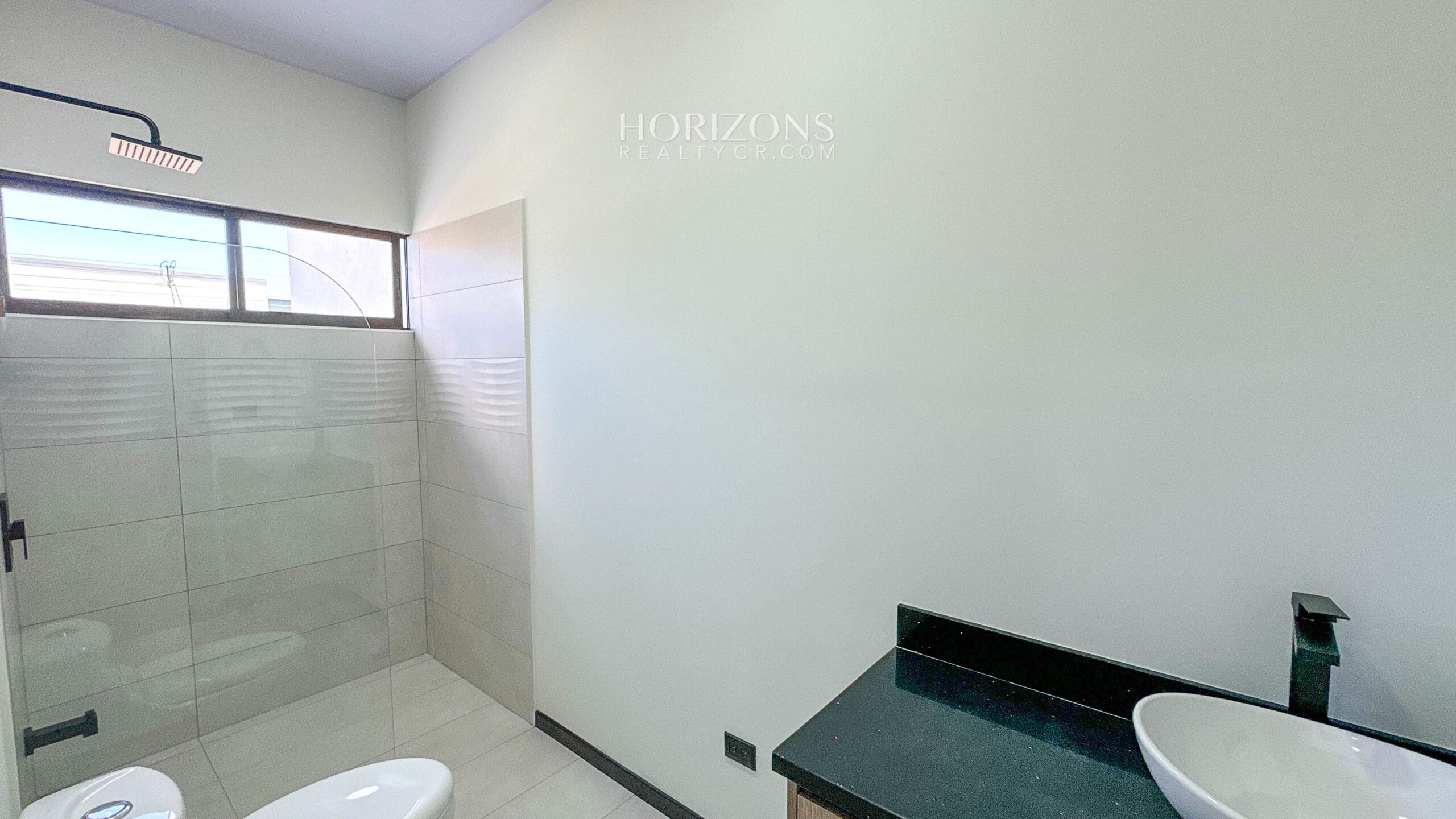 Estrene Casa 3 Habitaciones Una en Planta Baja En Distrito San Juan Techos Doble Altura nja1203