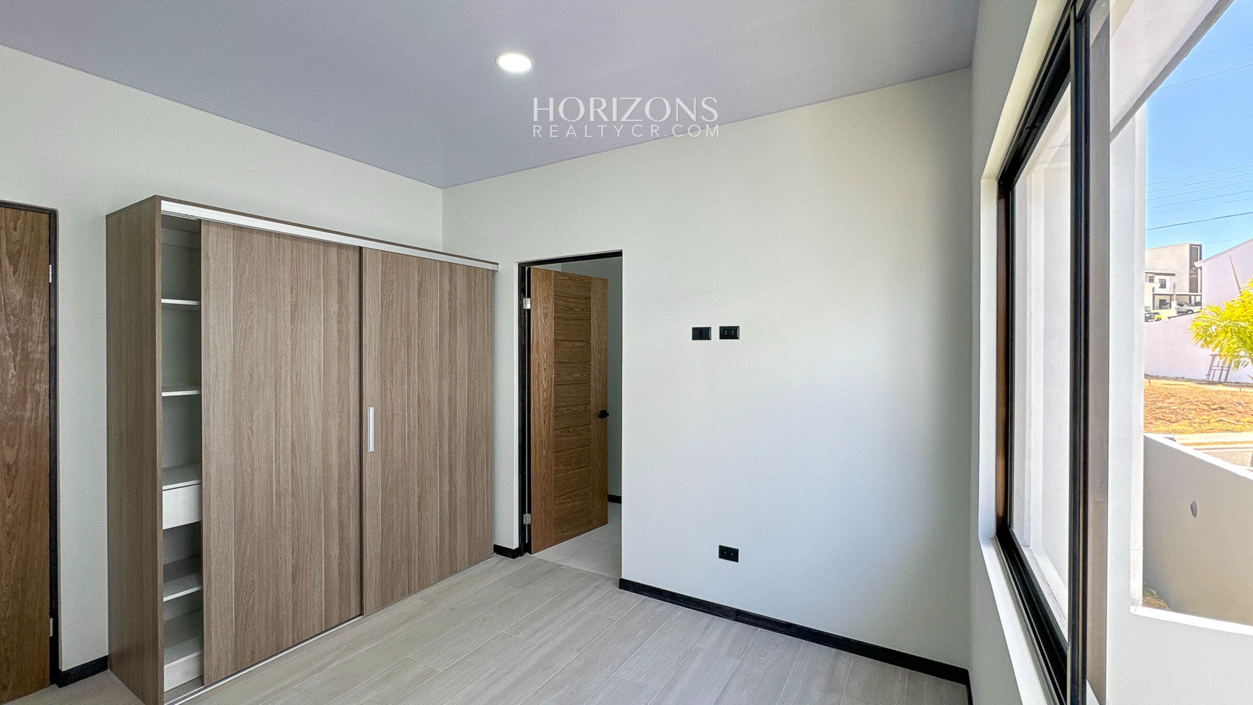 Estrene Casa 3 Habitaciones Una en Planta Baja En Distrito San Juan Techos Doble Altura nja1203