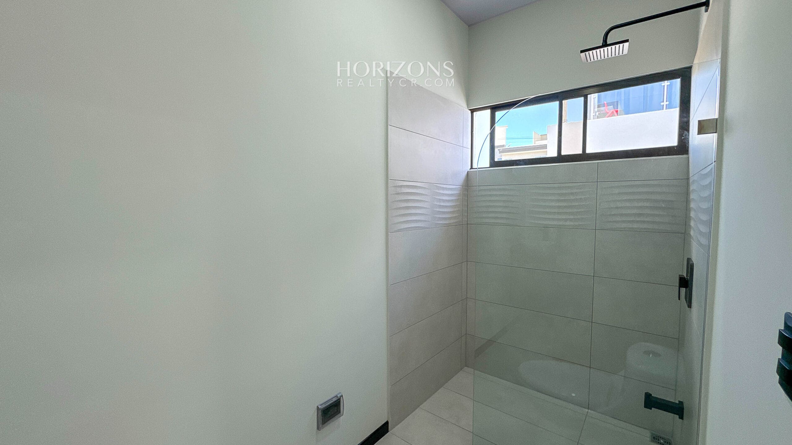 Estrene Casa 3 Habitaciones Una en Planta Baja En Distrito San Juan Techos Doble Altura nja1203