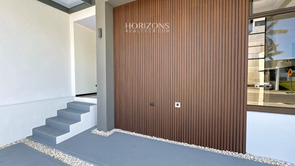 Estrene Casa 3 Habitaciones Una en Planta Baja En Distrito San Juan Techos Doble Altura nja1203