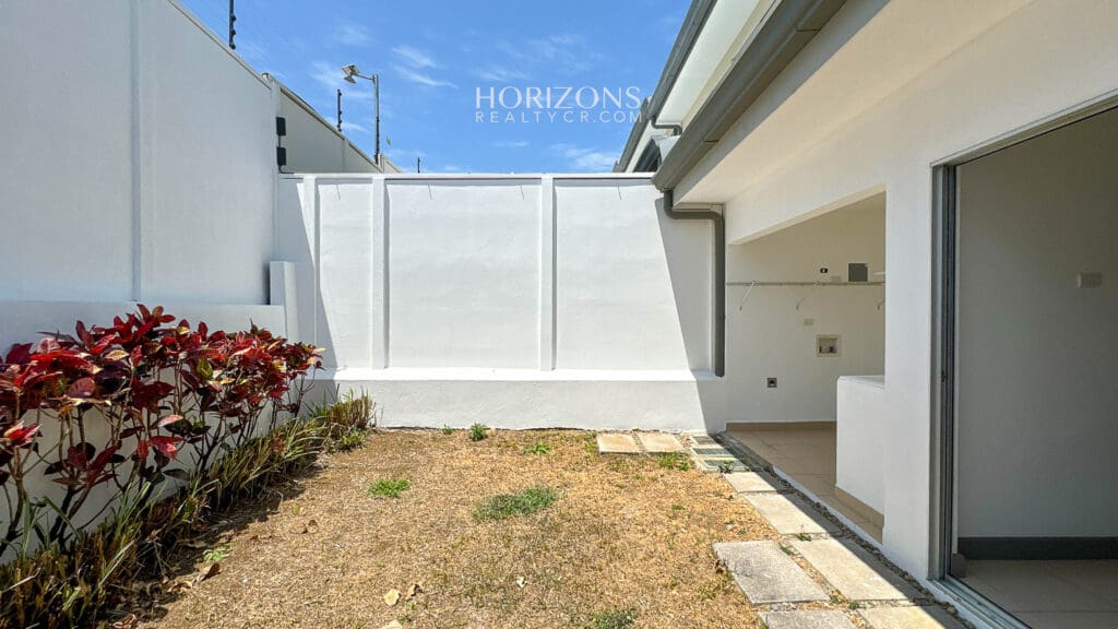 Se Alquila Casa En Condominio Ricon de Las Brisas San Pablo de Heredia 3 Habitaciones nja1208