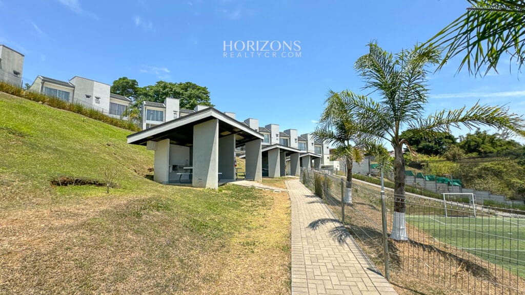 Se Alquila Casa En Condominio Ricon de Las Brisas San Pablo de Heredia 3 Habitaciones nja1208