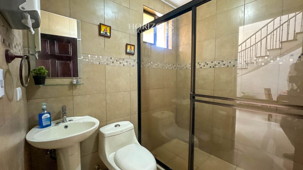 Casa Esquinera en Condominio Lomas de Granadilla 4 habitaciones Curridabat nja1211