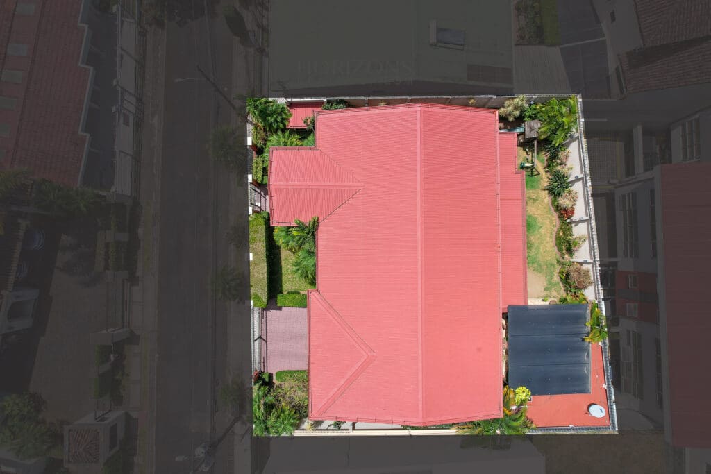 Casa en Venta en Residencial en Guayabos, Curridabat – 5 Habitaciones (1 en Primer Nivel), 466 m² NJA1213