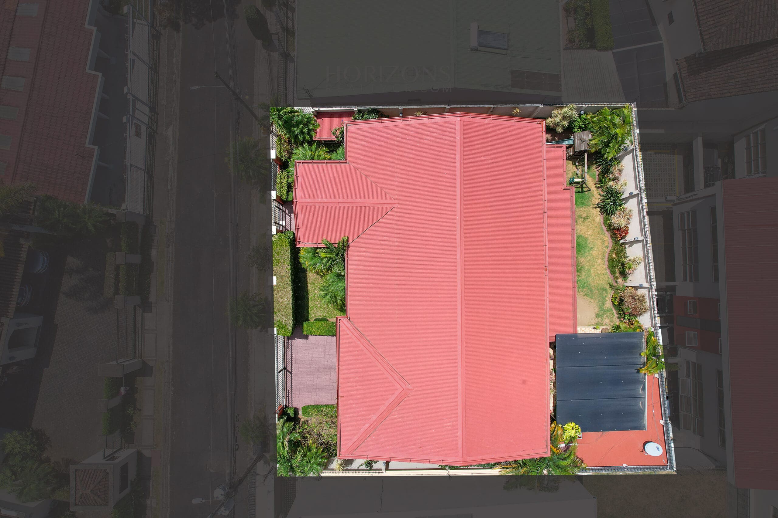 Casa en Venta en Residencial en Guayabos, Curridabat – 5 Habitaciones (1 en Primer Nivel), 466 m² NJA1213
