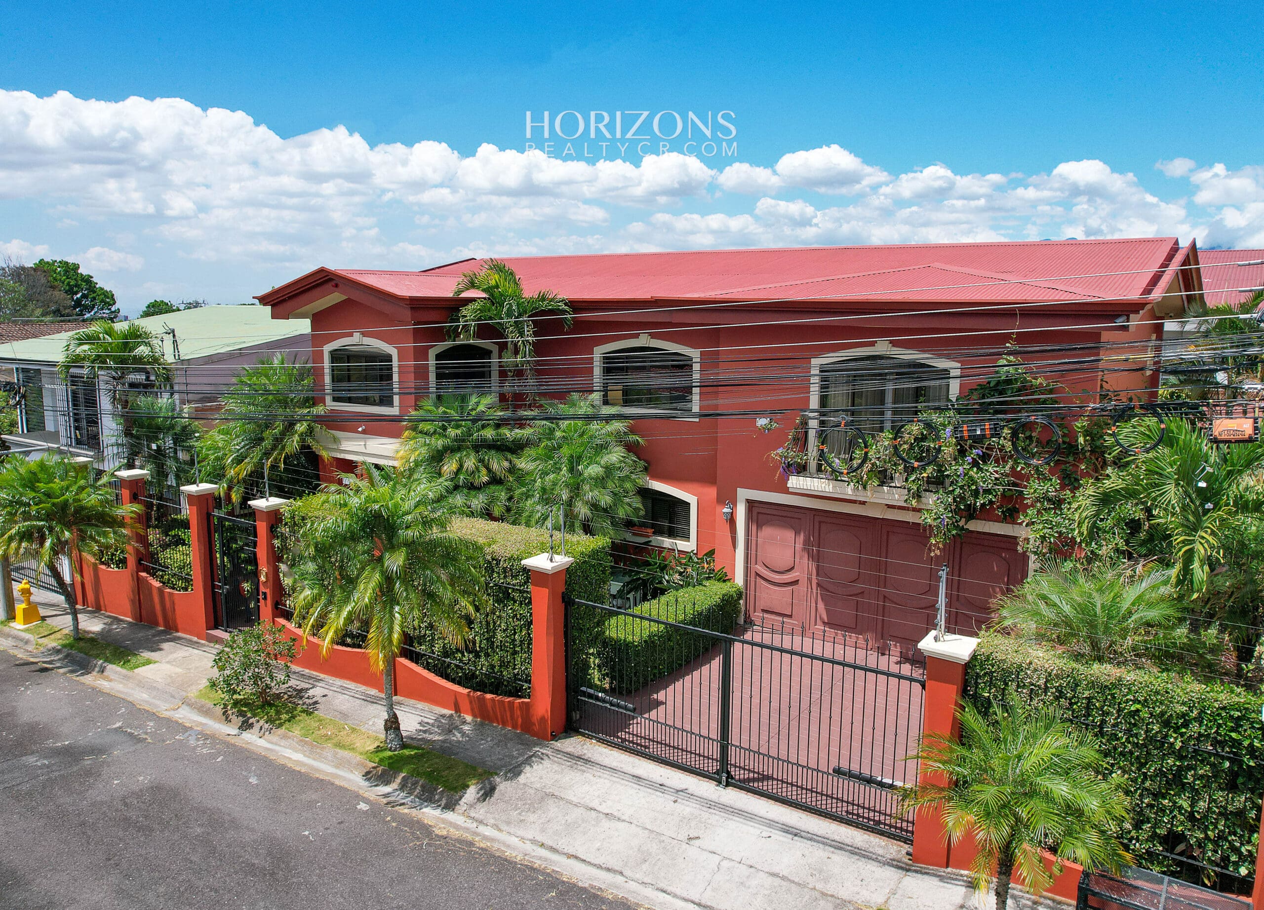 Casa en Venta en Residencial en Guayabos, Curridabat – 5 Habitaciones (1 en Primer Nivel), 466 m² NJA1213