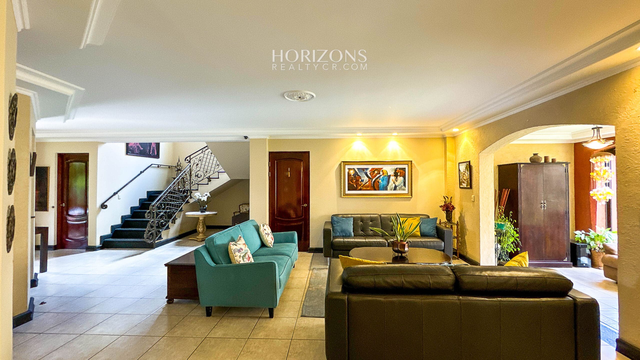 Casa en Venta en Residencial en Guayabos, Curridabat – 5 Habitaciones (1 en Primer Nivel), 466 m² NJA1213