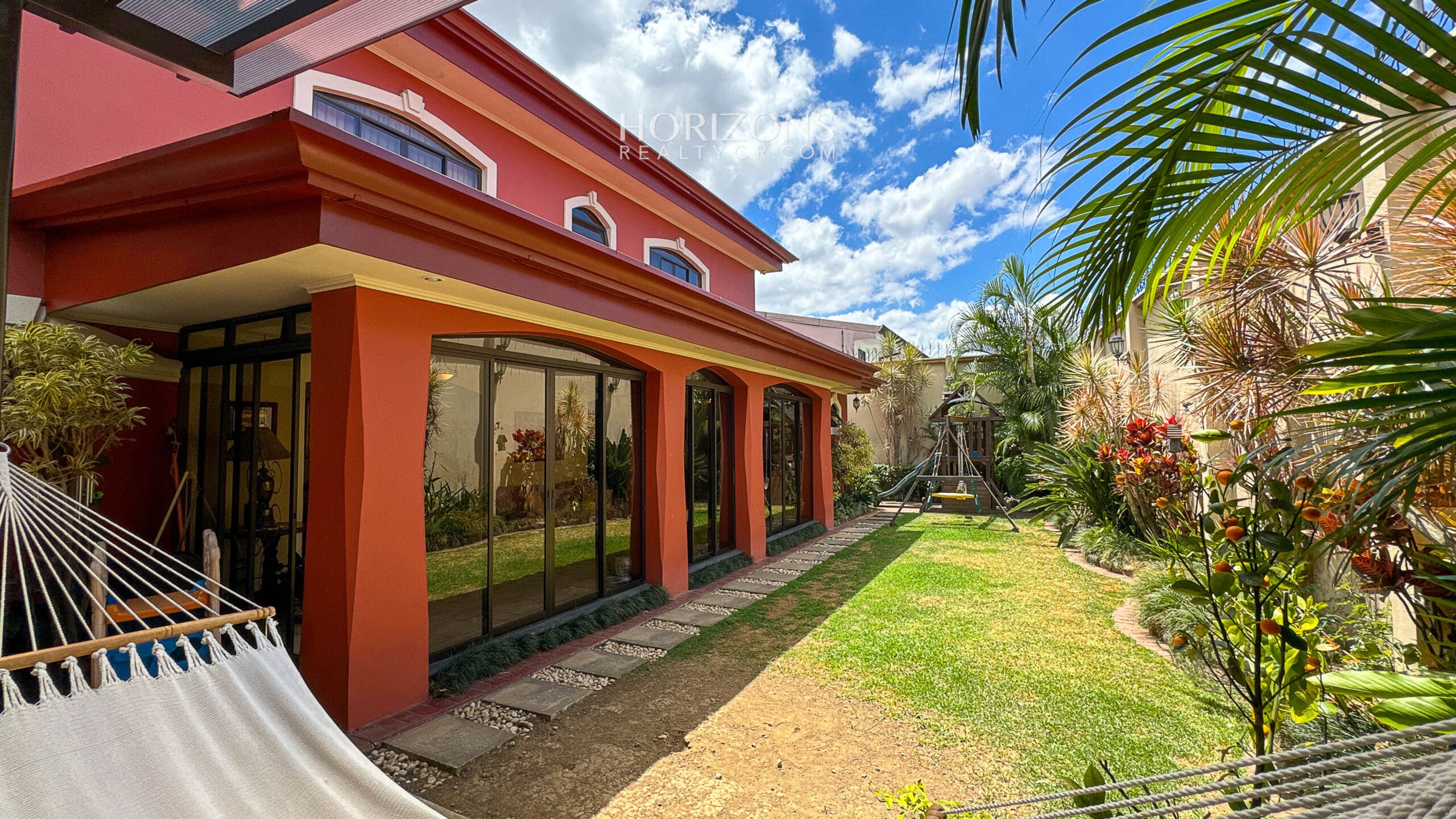 Casa en venta en residencial en Guayabos, Curridabat, de 466 m² con 5 habitaciones