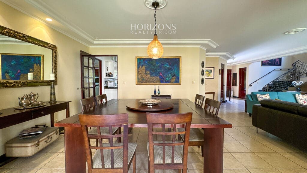 Casa en Venta en Residencial en Guayabos, Curridabat – 5 Habitaciones (1 en Primer Nivel), 466 m² NJA1213