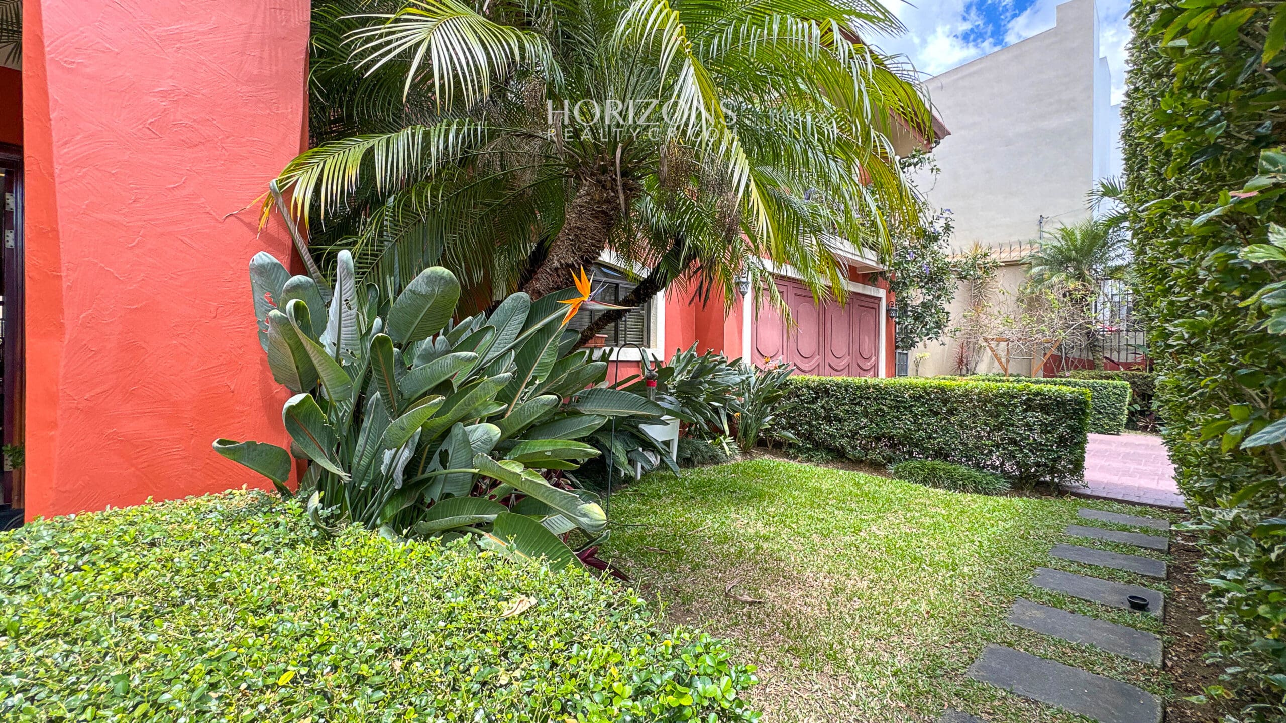 Casa en Venta en Residencial en Guayabos, Curridabat – 5 Habitaciones (1 en Primer Nivel), 466 m² NJA1213