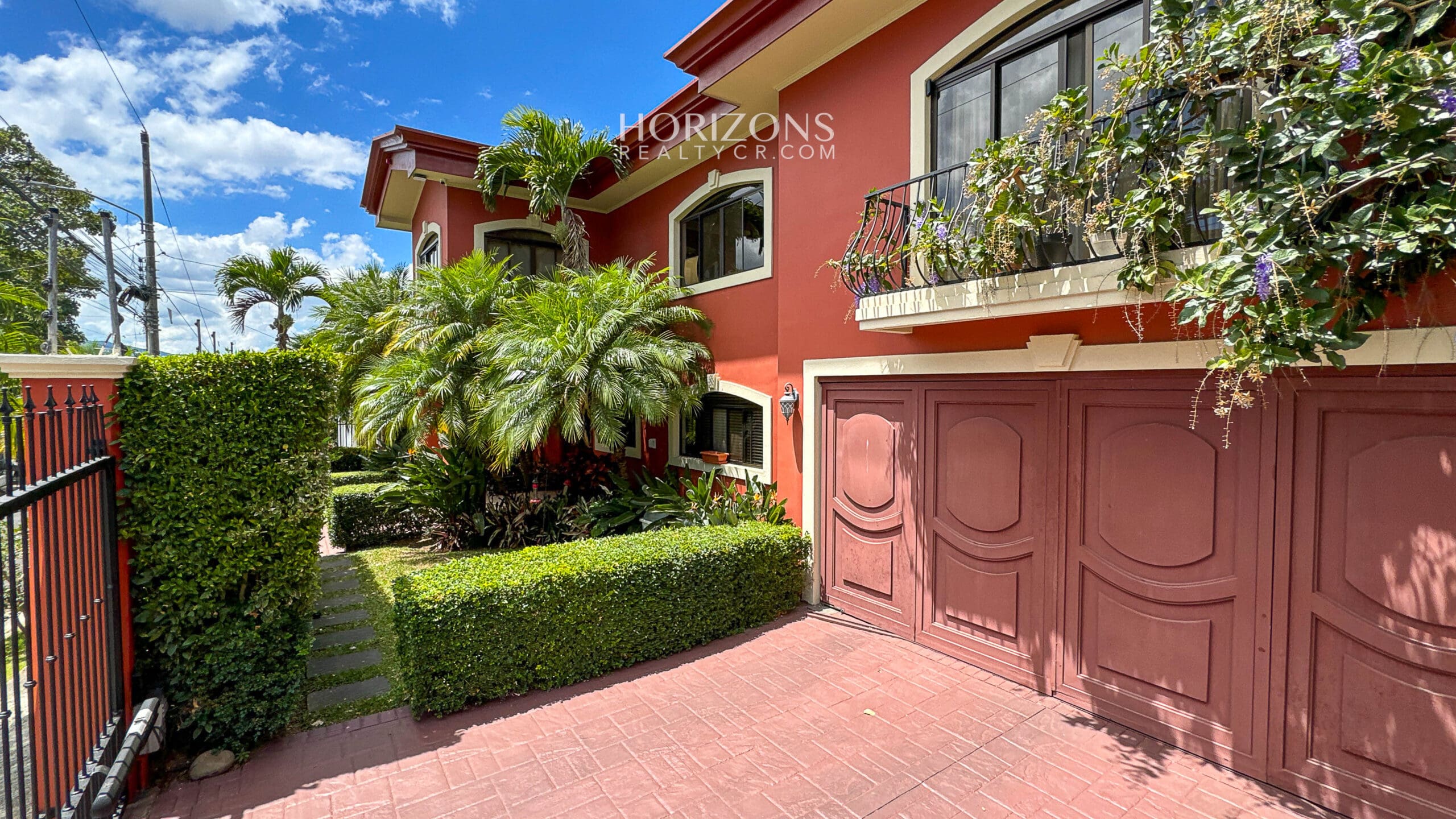 Casa en Venta en Residencial en Guayabos, Curridabat – 5 Habitaciones (1 en Primer Nivel), 466 m² NJA1213