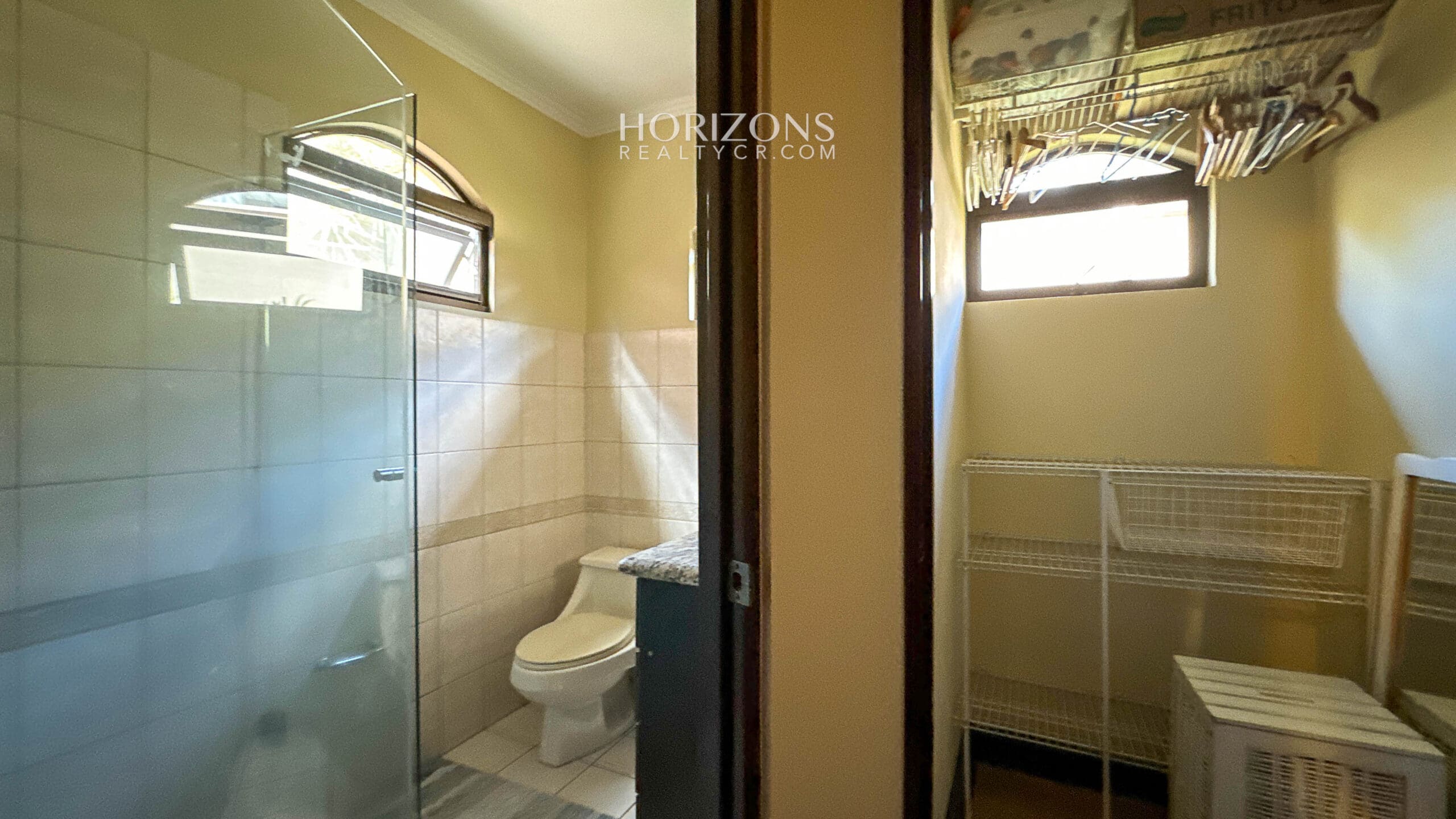 Casa en Venta en Residencial en Guayabos, Curridabat – 5 Habitaciones (1 en Primer Nivel), 466 m² NJA1213