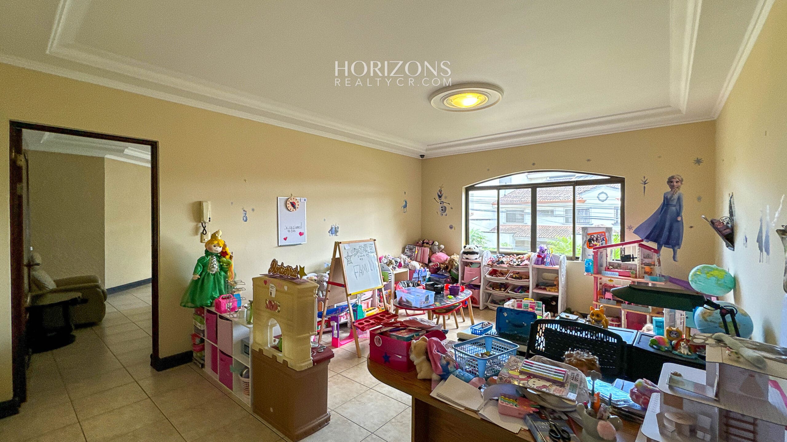 Casa en Venta en Residencial en Guayabos, Curridabat – 5 Habitaciones (1 en Primer Nivel), 466 m² NJA1213