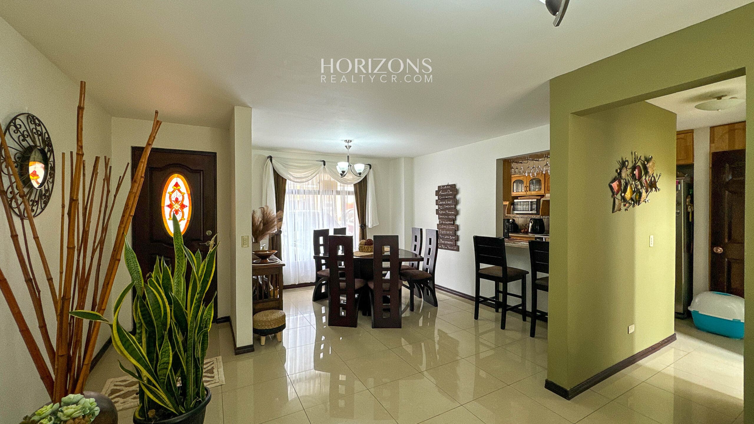 Se vende casa en condominio Los Robles Moravia la Trinidad con seguridad 24/7 nja1217