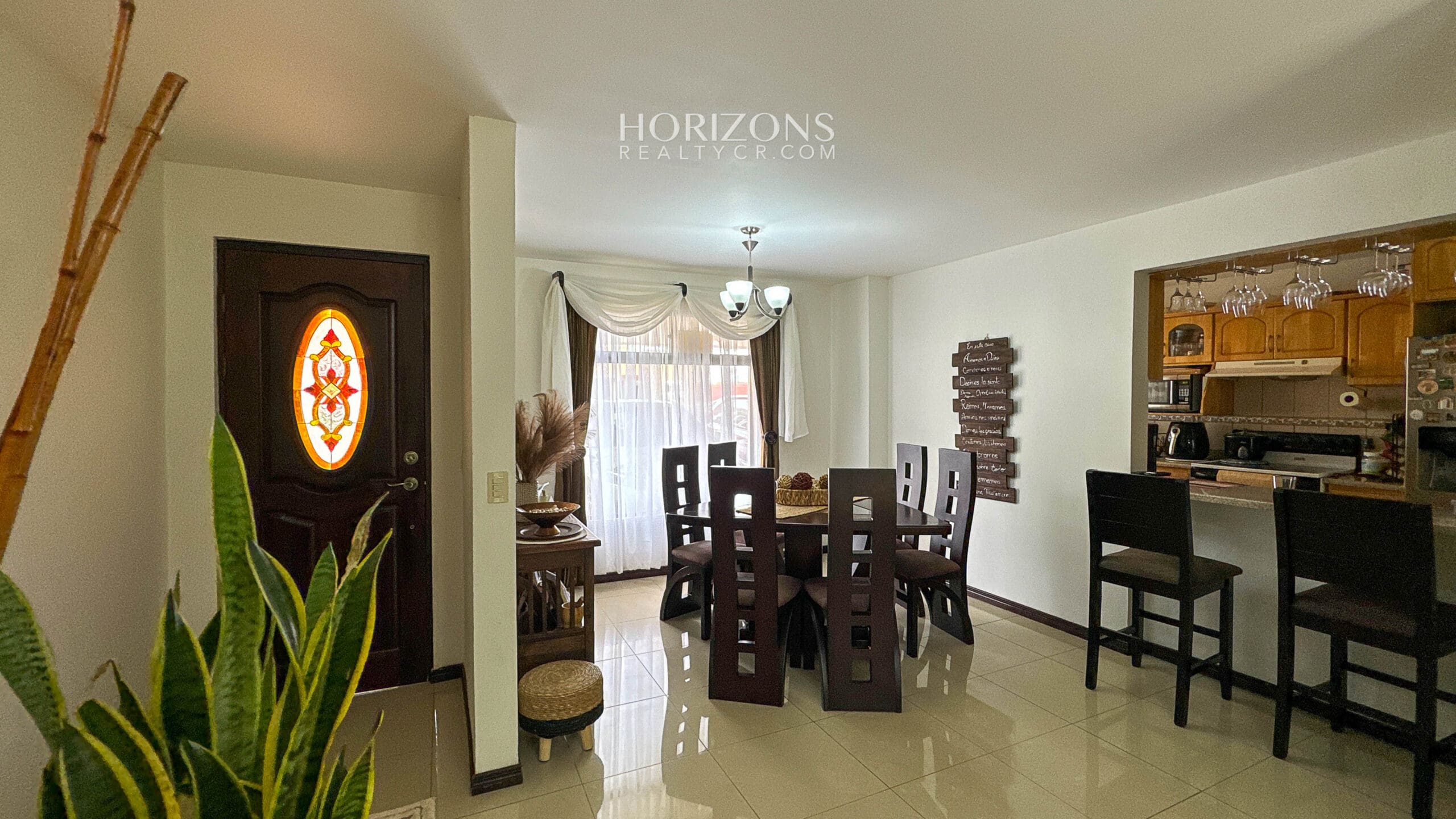 Se vende casa en condominio Los Robles Moravia la Trinidad con seguridad 24/7 nja1217