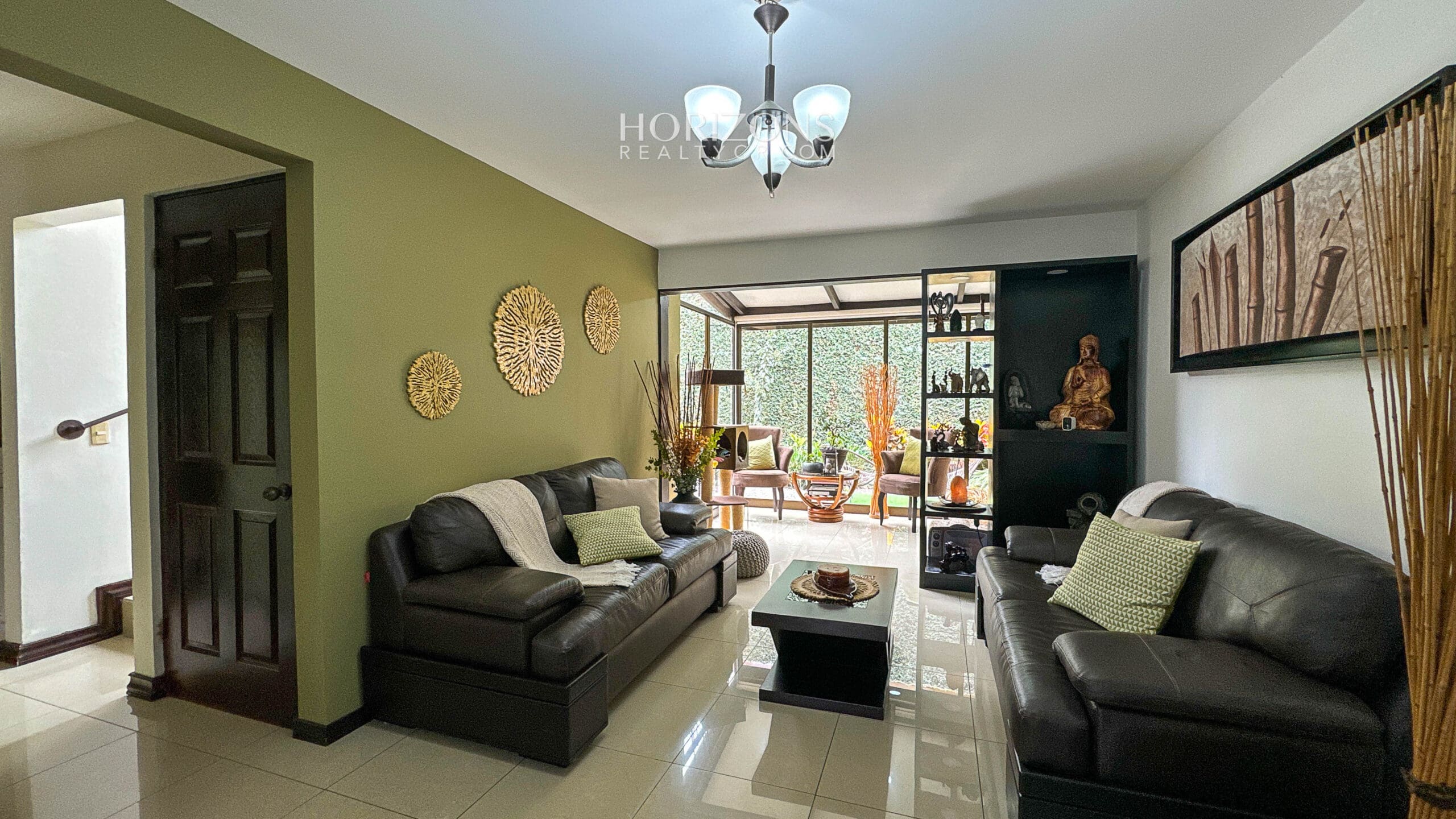 Se vende casa en condominio Los Robles Moravia la Trinidad con seguridad 24/7 nja1217