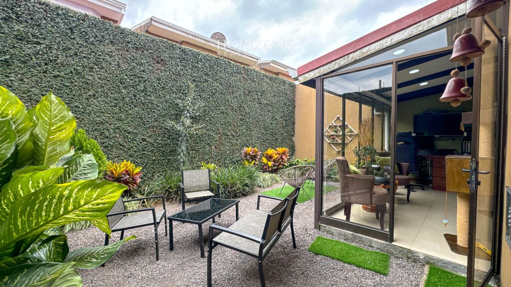 Se Vende Casa En Condominio Los Robles Moravia La Trinidad Con Seguridad 24/7 Nja1217