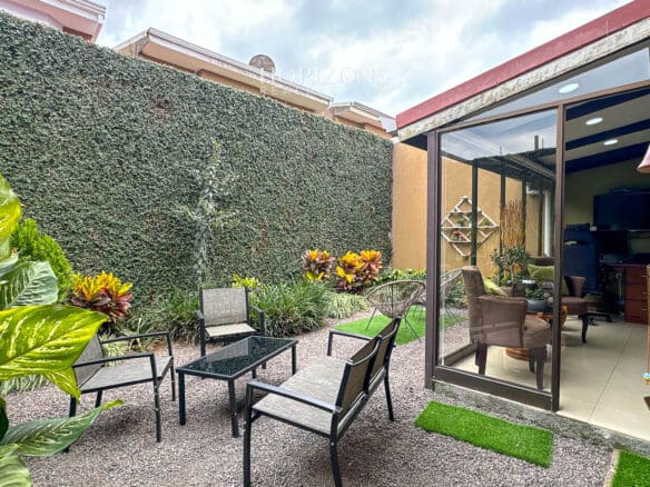 Se Vende Casa En Condominio Los Robles Moravia La Trinidad Con Seguridad 24/7 Nja1217