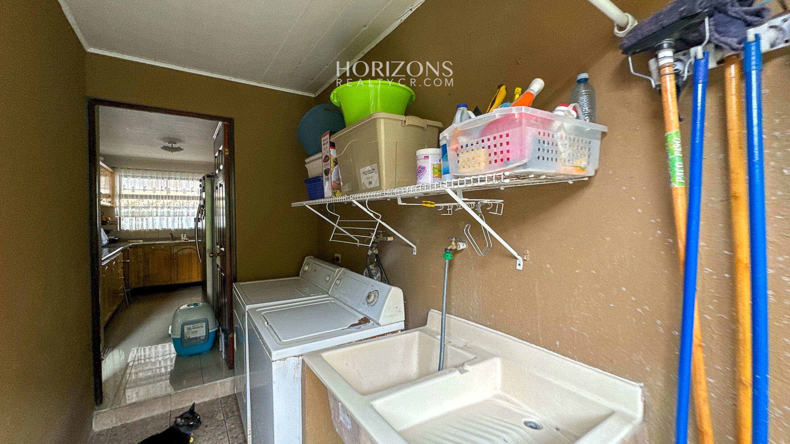 Se vende casa en condominio Los Robles Moravia la Trinidad con seguridad 24/7 nja1217